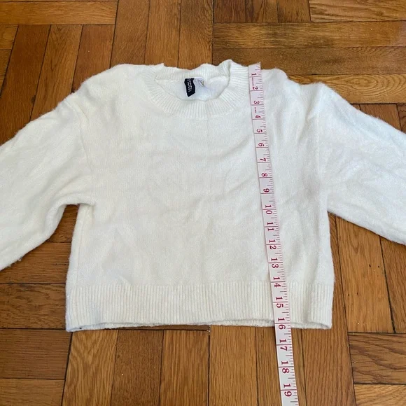 H&M Cream Fuzzy Cropped Sweater – Cozy Soft Knit – Size X-Small - Picture 6 of 6